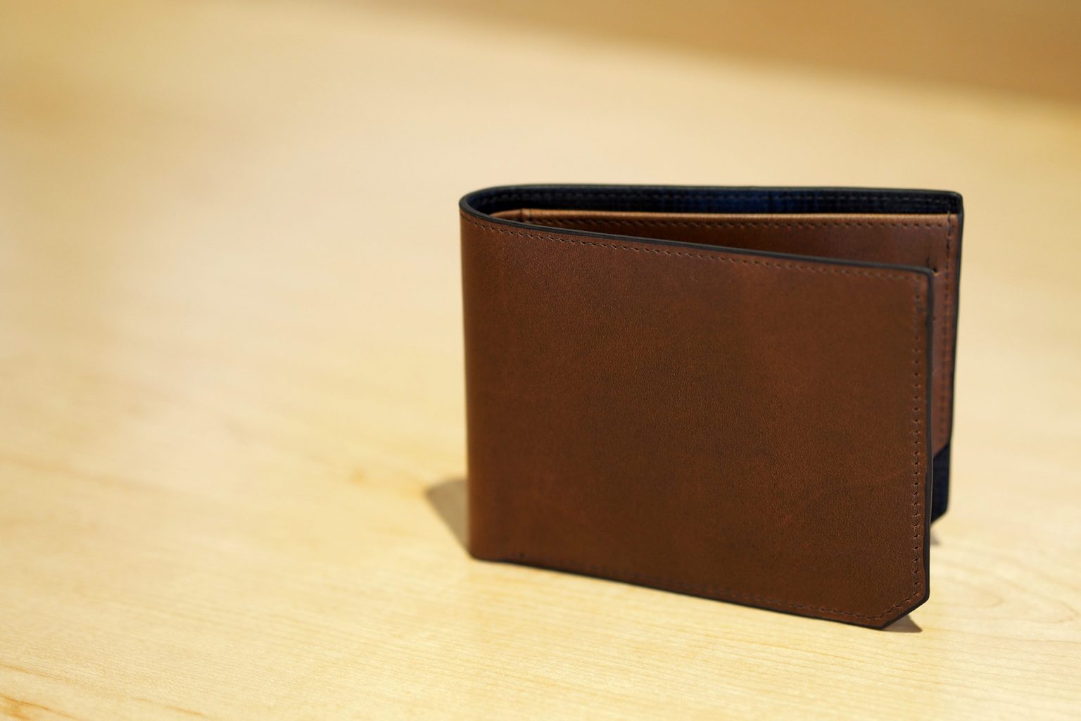 Please Don't Keep These 7 Things In Your Wallet