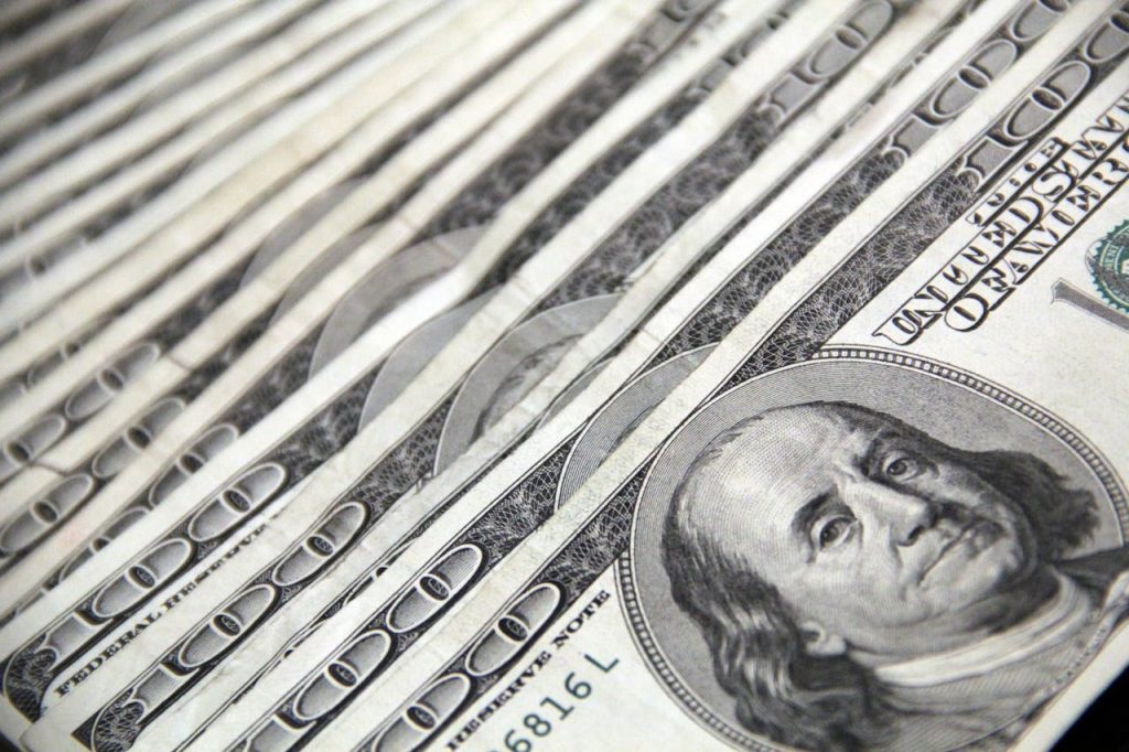 100 dollar bills 