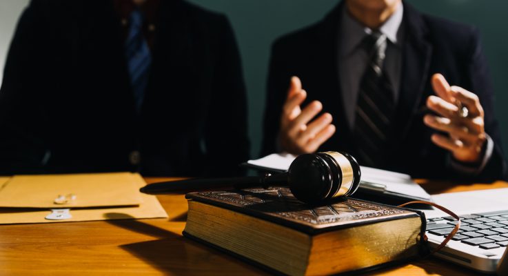 Here’s 5 Reasons To Never Take Legal Advice From A Financial Advisor