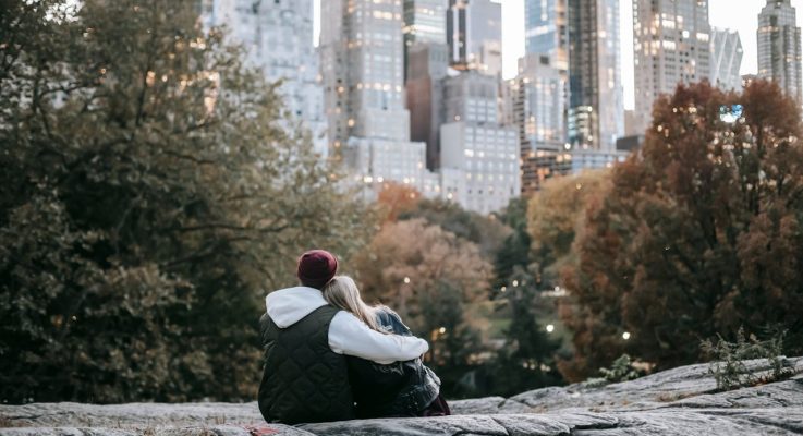 7 Signs Your Work Bestie is Your Actual Soulmate