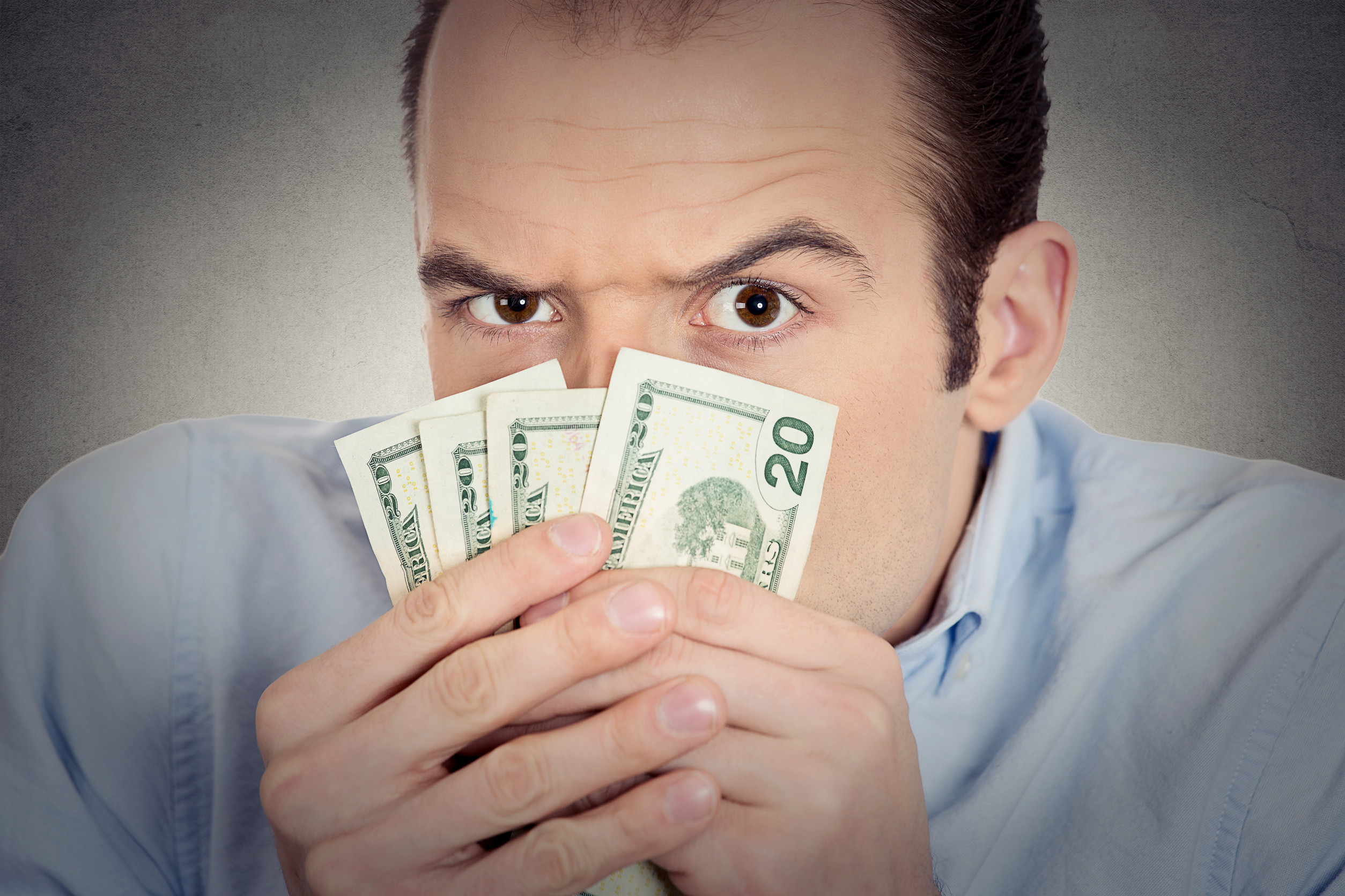 5 Financial Habits That Make You Look Struggling—Even When You’re Not