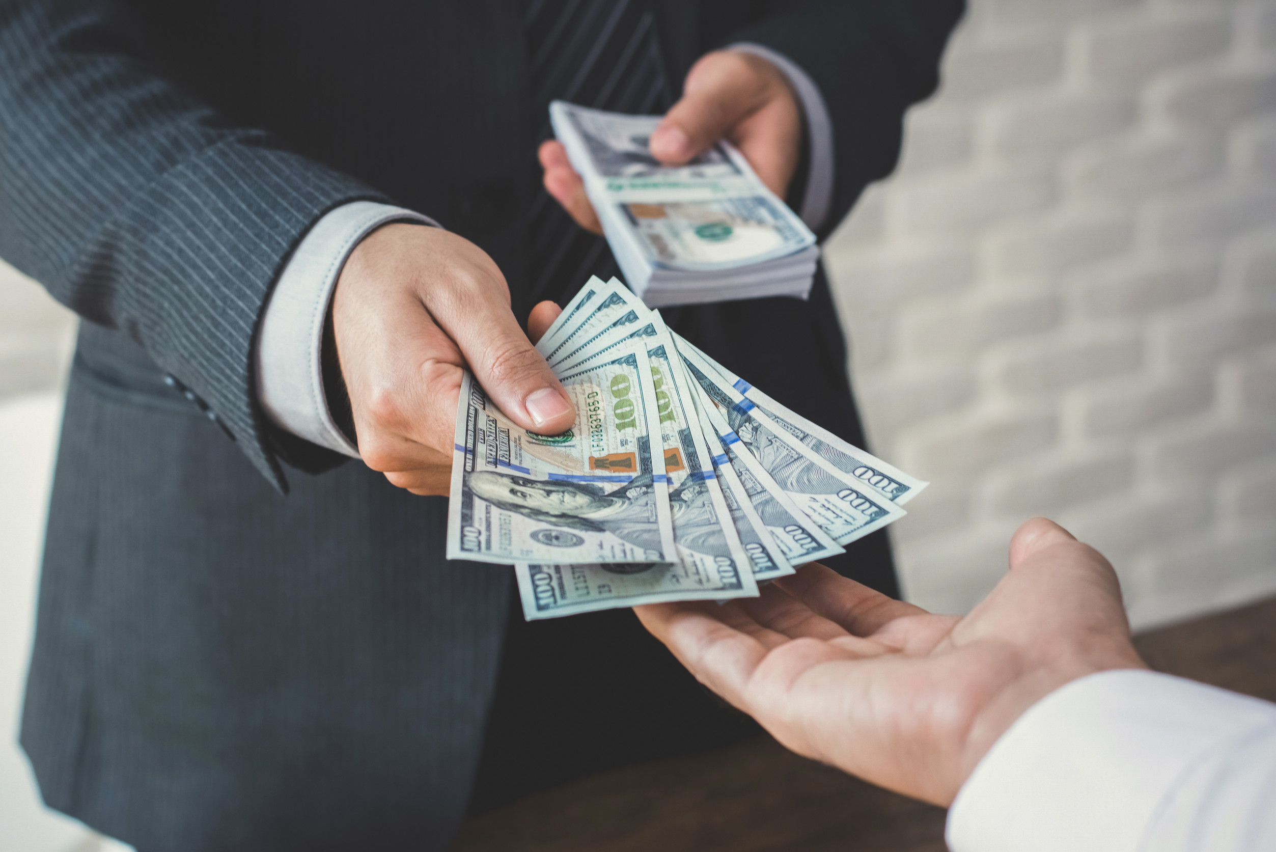 8 Financial Dangers of Lending Money to Friends